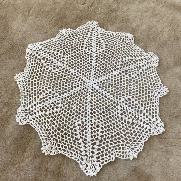 Vintage Crochet Doily Round White Cottagecore Farmhouse - Picture 4 of 7